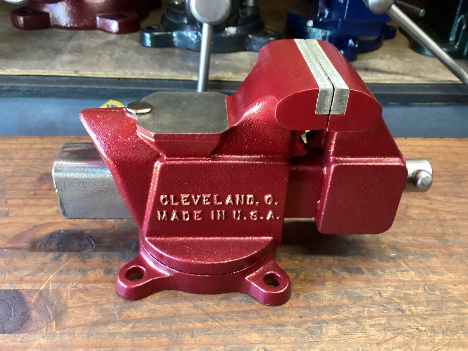 RESTORED VINTAGE COLUMBIAN D43 1/2 BENCH VISE 3 1/2 In JAWS 17 Lb USA