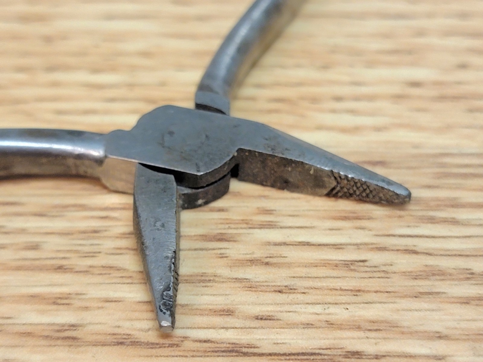 Vintage 1953 Snap-On No. 94 Vacuum Grip Mini Needle Nose Pliers 4 1/2″ USA