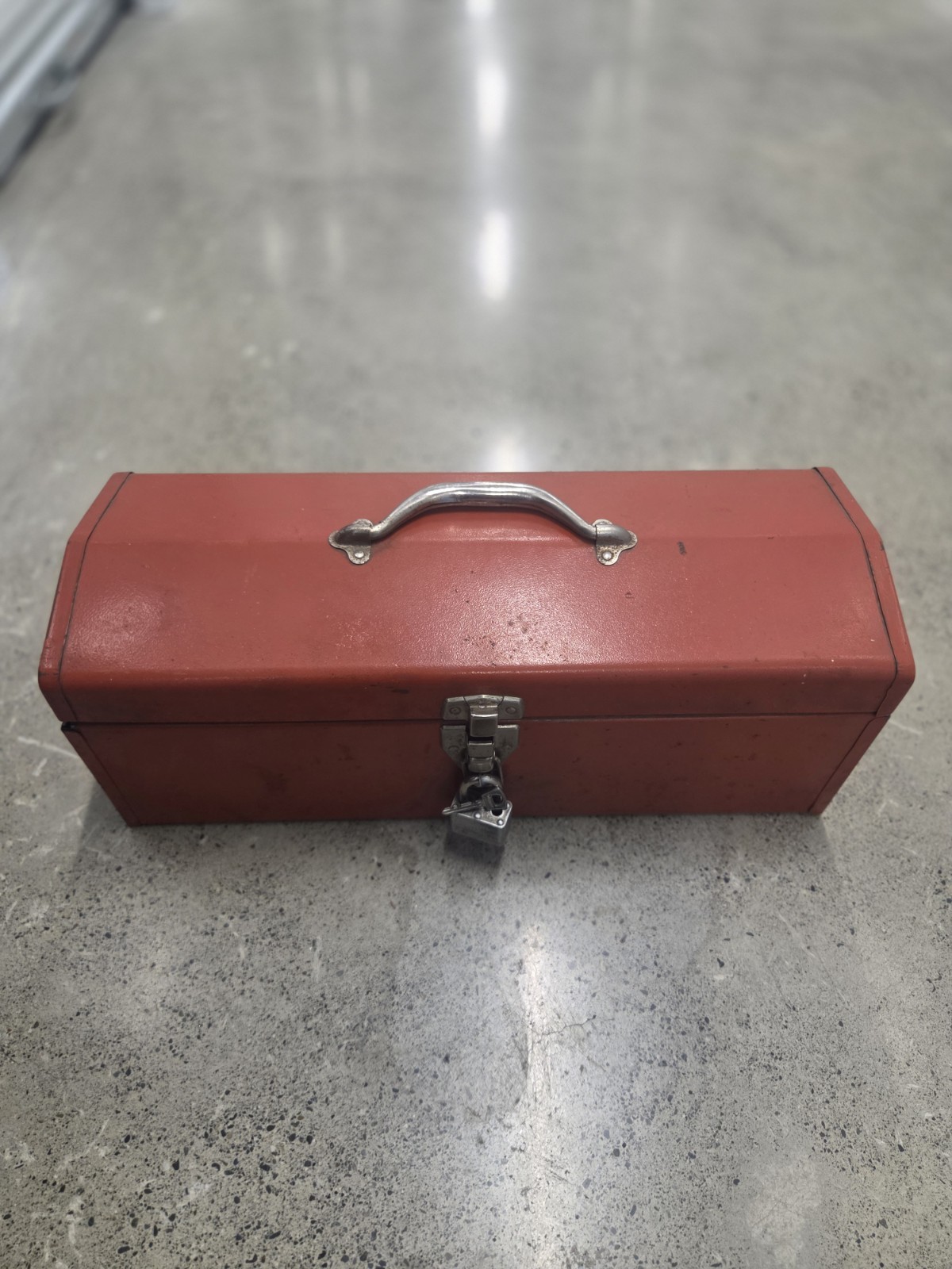 Vintage Clean Red Metal Tool Box 19” w/ Tray, Lock And Key Portable Storage Case