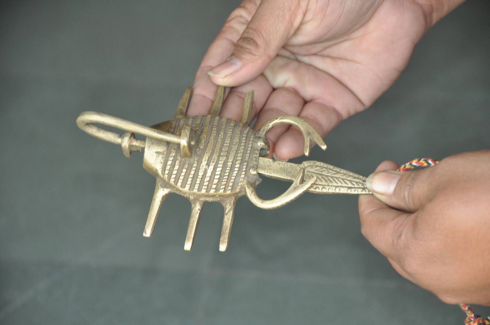 Vintage Handcrafted Fine Scorpion Shape Lines Engraved Strip Padlock