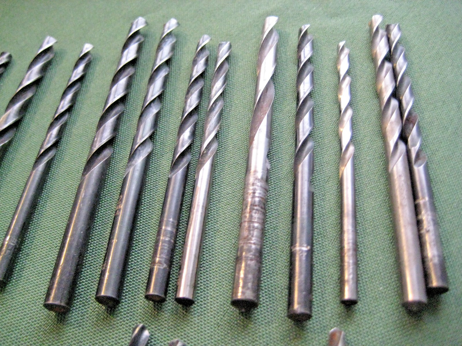 VTG. L. S. STARRETT CO. #187 DRILL GAGE, ATHOL, MASS. & MISC. BITS & HAND DRILL
