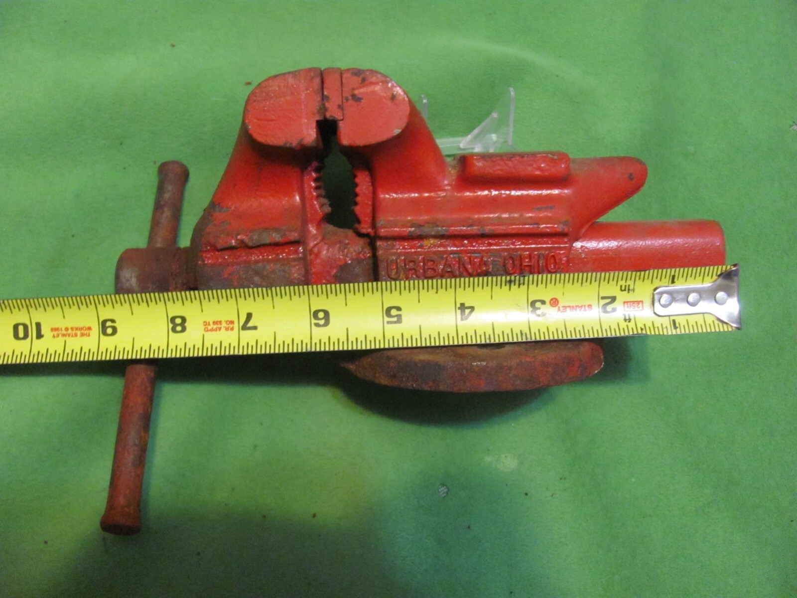 Vintage “DESMOND-SIMPLEX” SWIVEL BASE 3″ BENCH VISE – No. 300