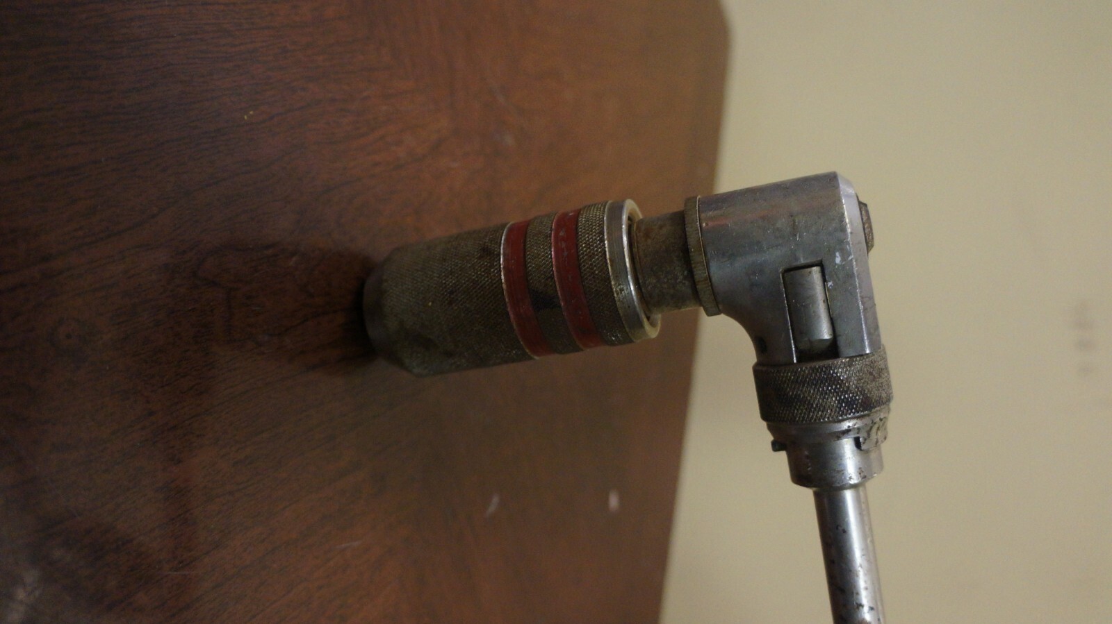 VINTAGE UNMARKED HAND DRILL 14.5 INCHES TALL WORKS NO BITS