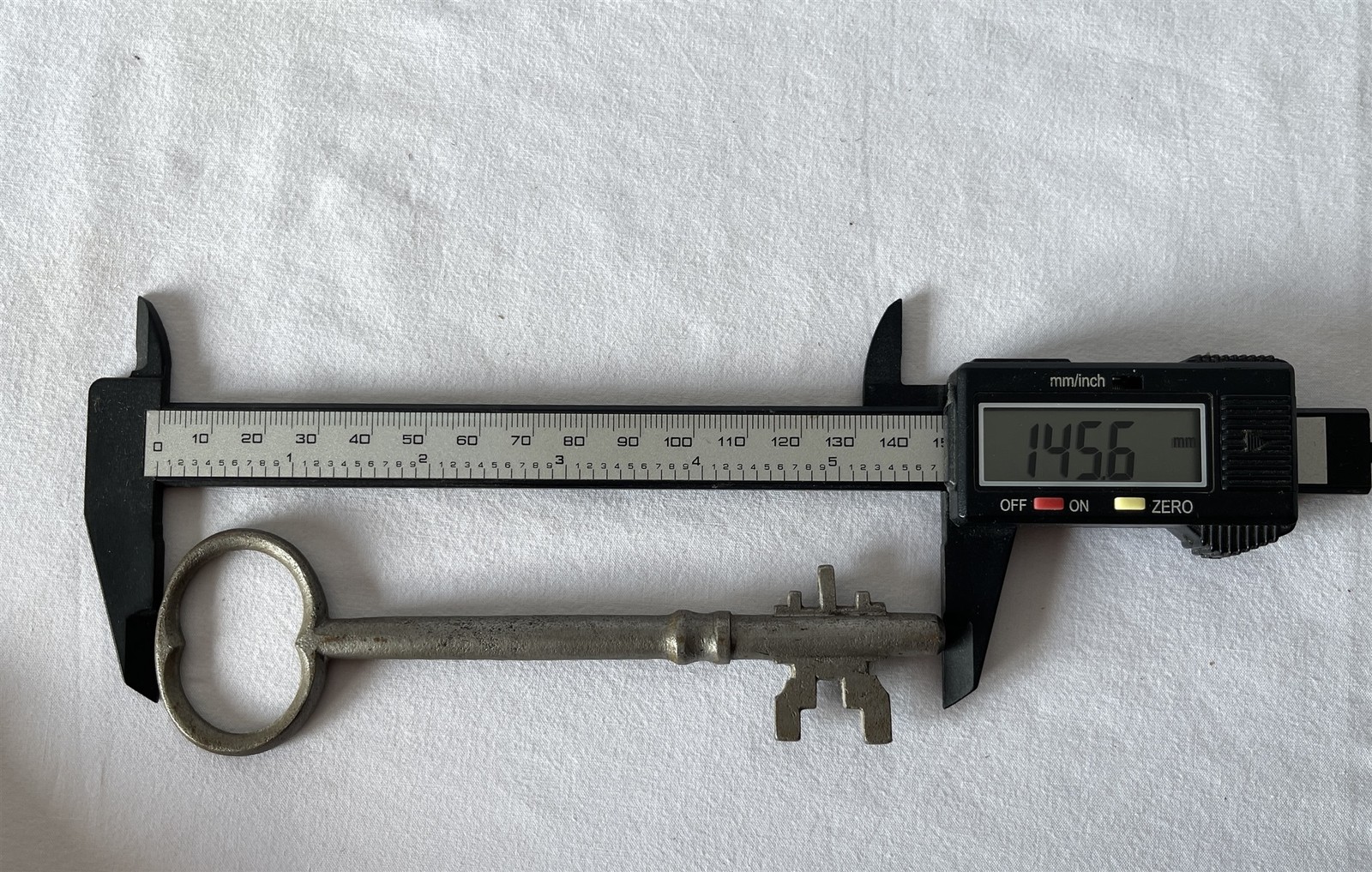Very Large ~14.5cm Vintage Metal Skeleton Collectable Escape Room Key #piW-592