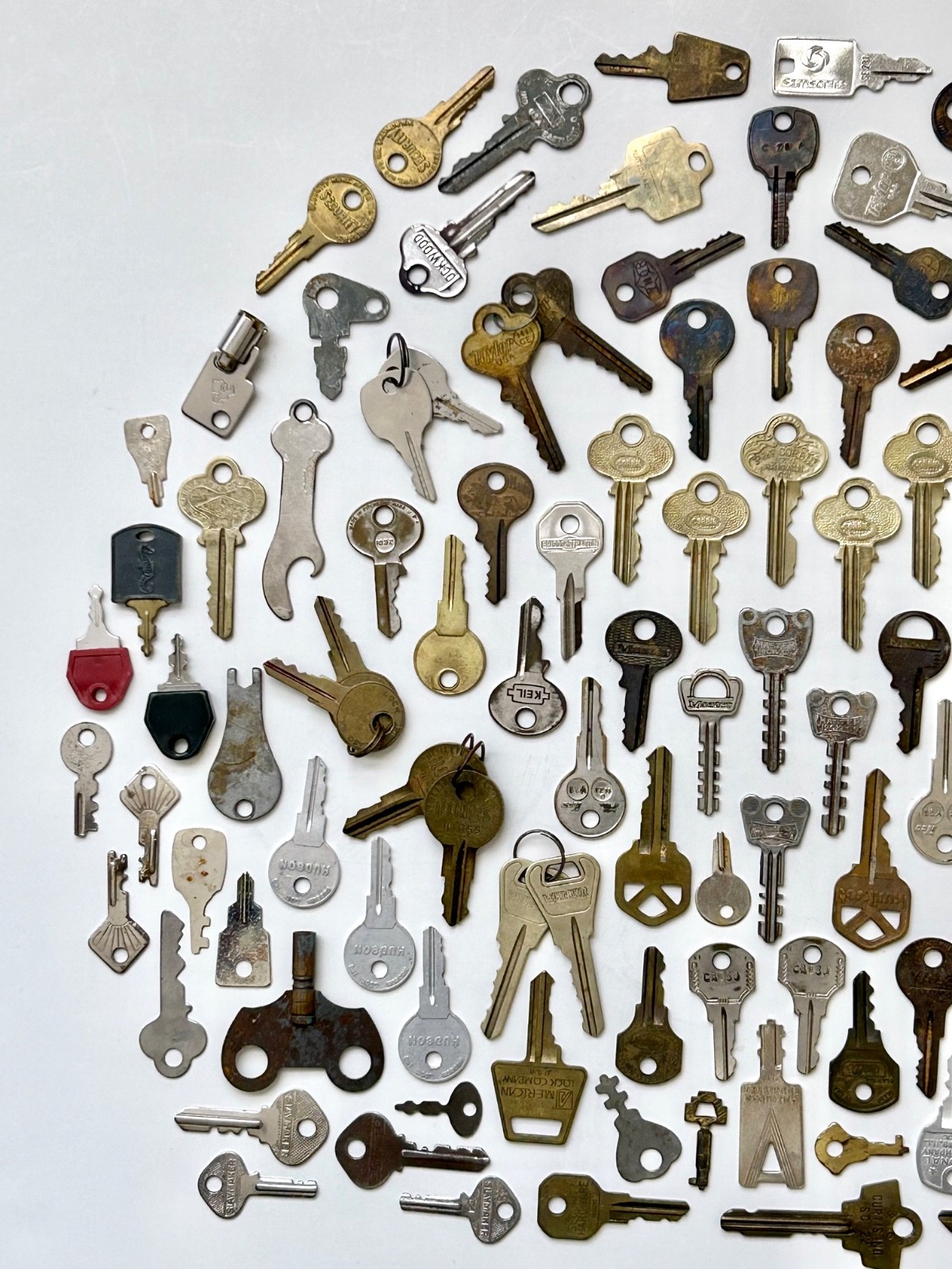 HUGE VTG LOT 100+ KEYS YALE/MASTER/CORBIN/SLAYMAKER/SECURITY/NAT’L/LUGGAGE/ETC