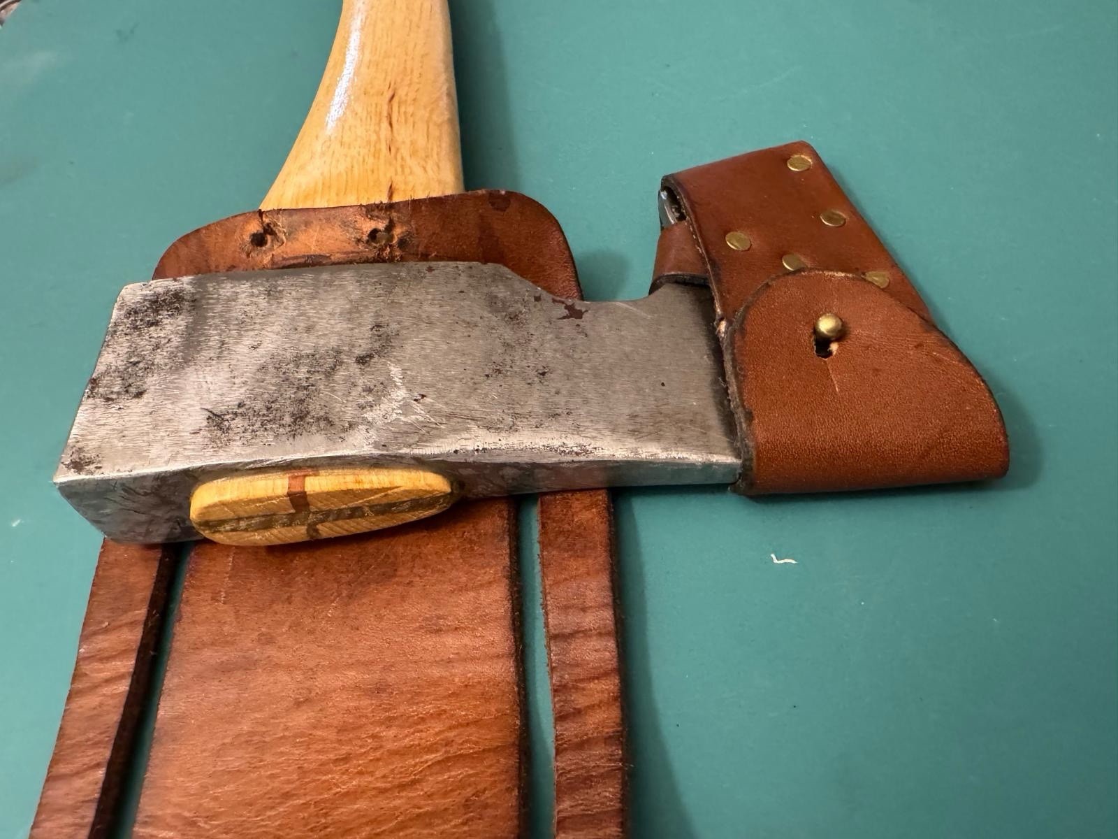 Restored American Hatchet – Viking-Style – 800 g Head – Hickory Handle 18 in