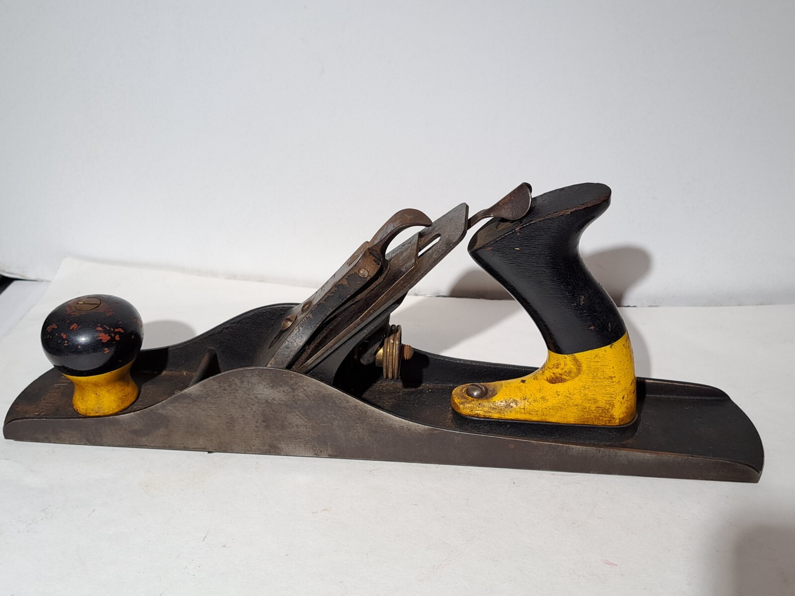 VINTAGE DEFIANCE WOOD PLANE YELLOW & BLACK WOOD HANDLE 13.5″ USA SMOOTH BOTTOM
