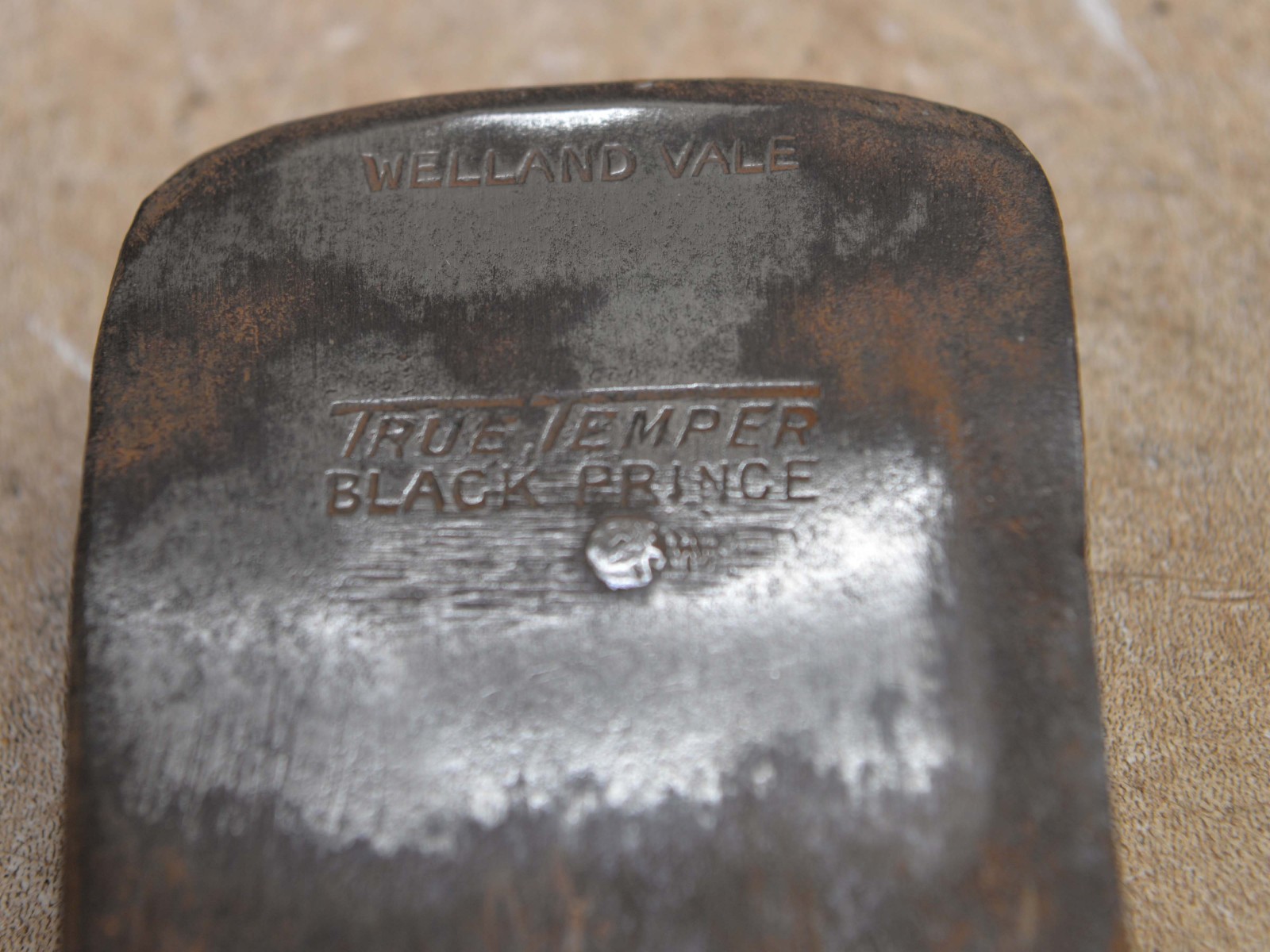Rare Welland Vale True Temper Black Prince 3 1/2 lb collectible embossed axe A1