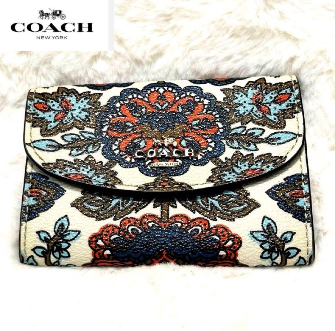 COACH Floral Key Case 6-Key Holder Leather Compact Used Stylish Design