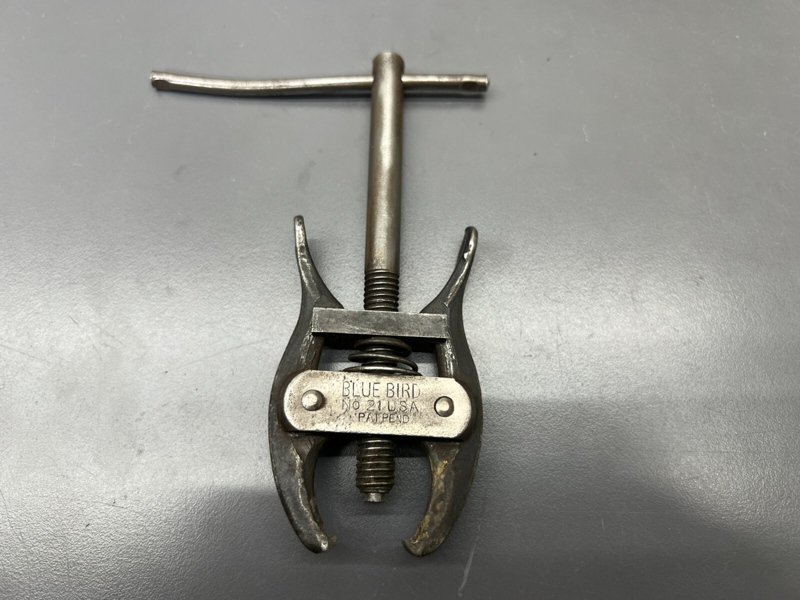 (f) VINTAGE BLUE BIRD No. 21 BATTERY TERMINAL PULLER USA COMPARE W SNAP ON CJ92