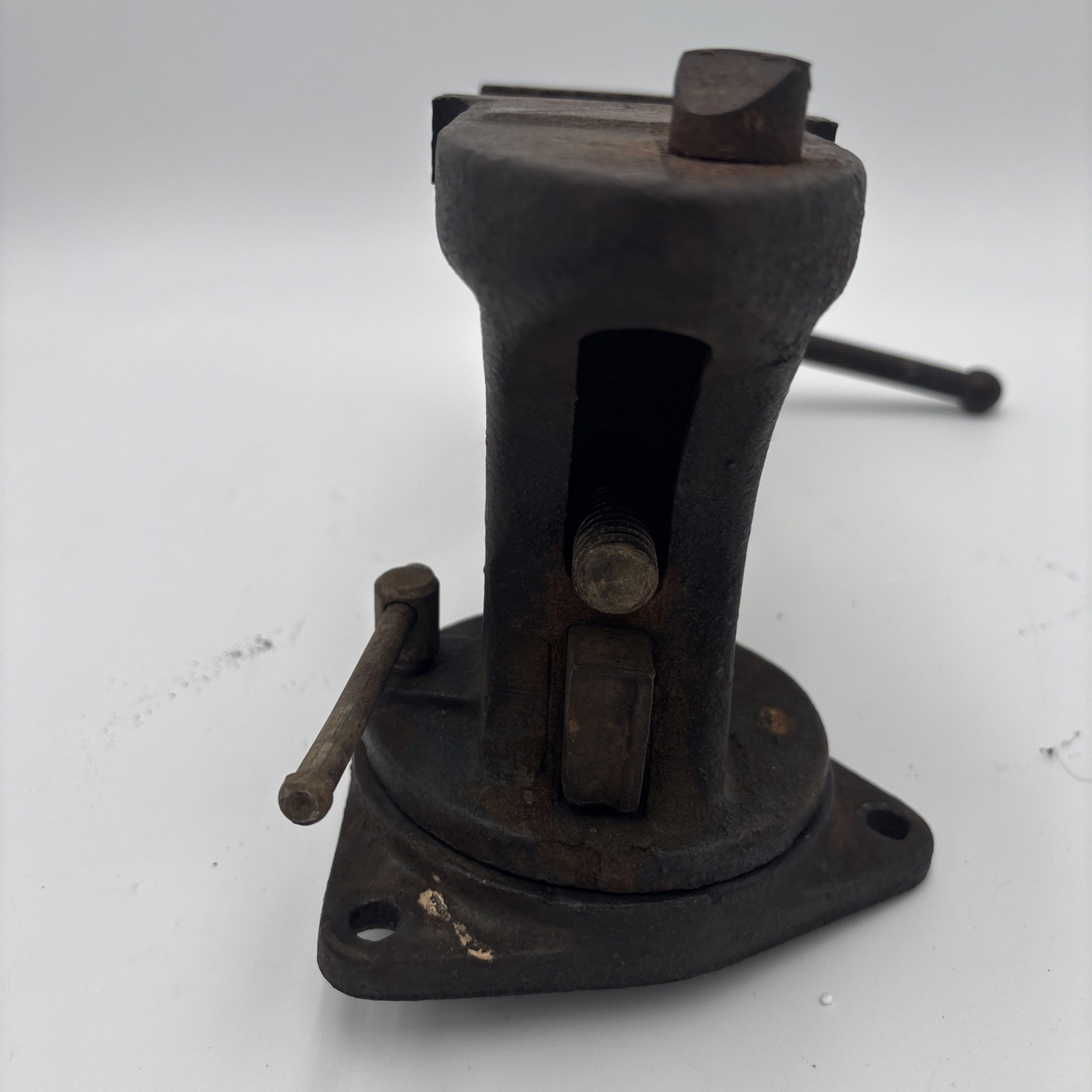 Vintage 1940’s WARDS Master Quality Swivel Base Anvil Vise V112 3.5″ Jaws