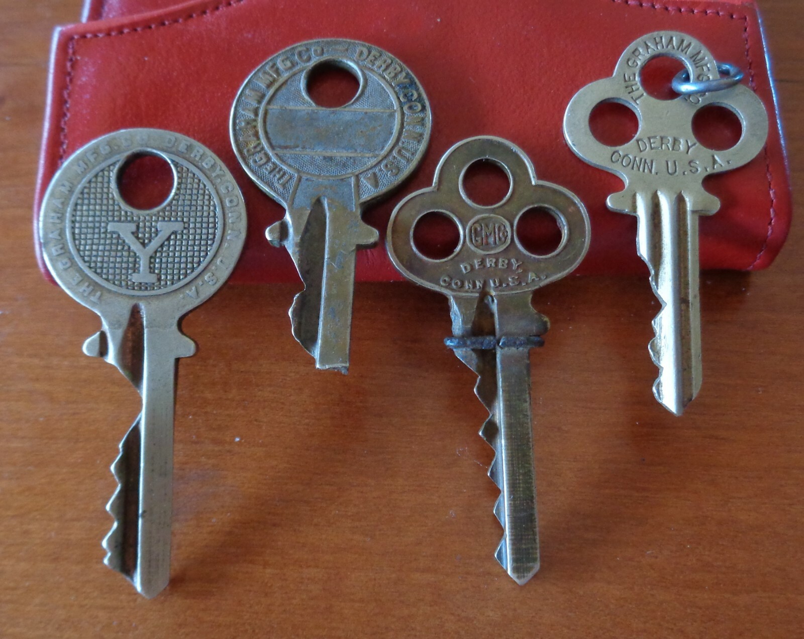 Lot of (4) Antique The Graham Mfg Co GRAHAM Keys ~ Derby CONN USA ~ G56