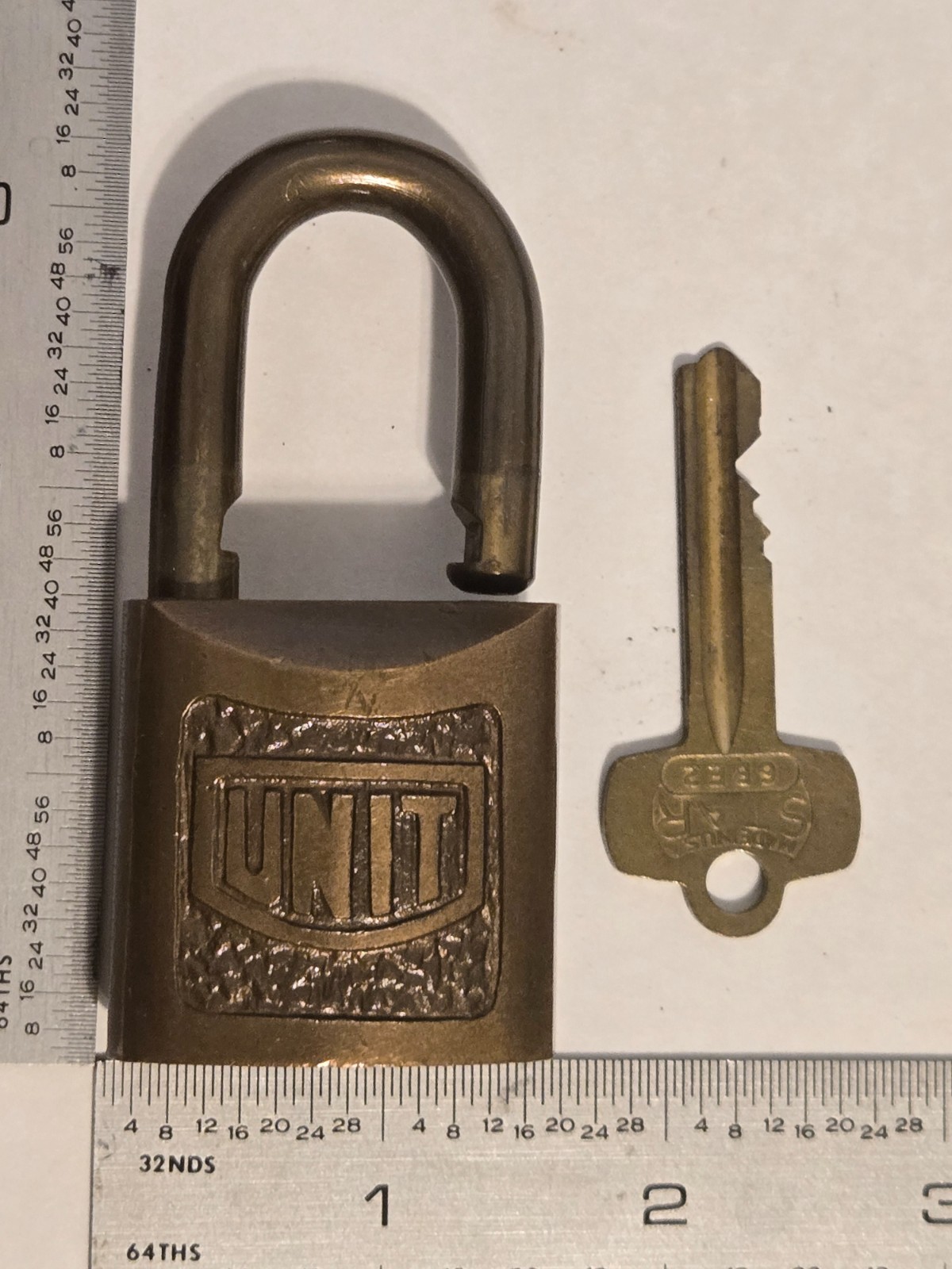 1 EA.-USED-UNIT LOCK COMPANY-SMALLER CAST BRONZE BODY-BRONZE SHACKLE-WORKING&KEY