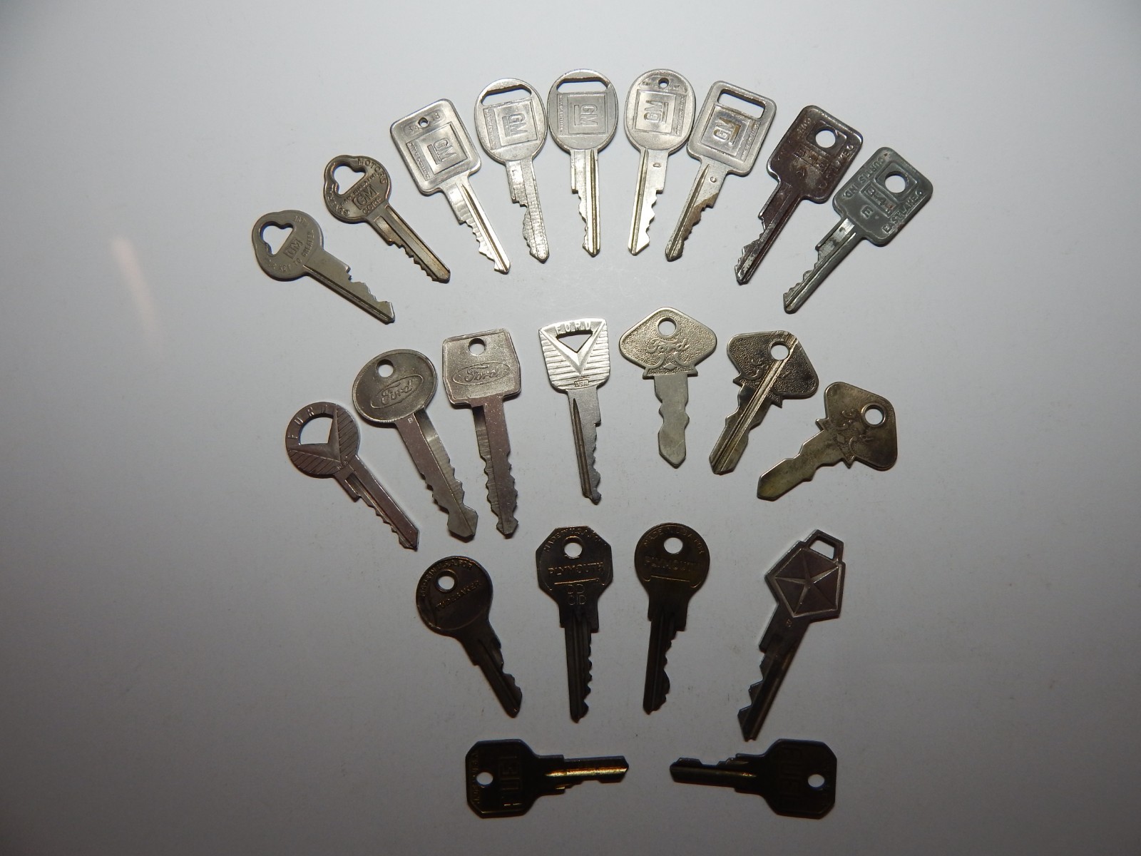 Lot of 22 Vintage Car Keys, Ford, Model T/A, GM, Studebaker, Plymouth
