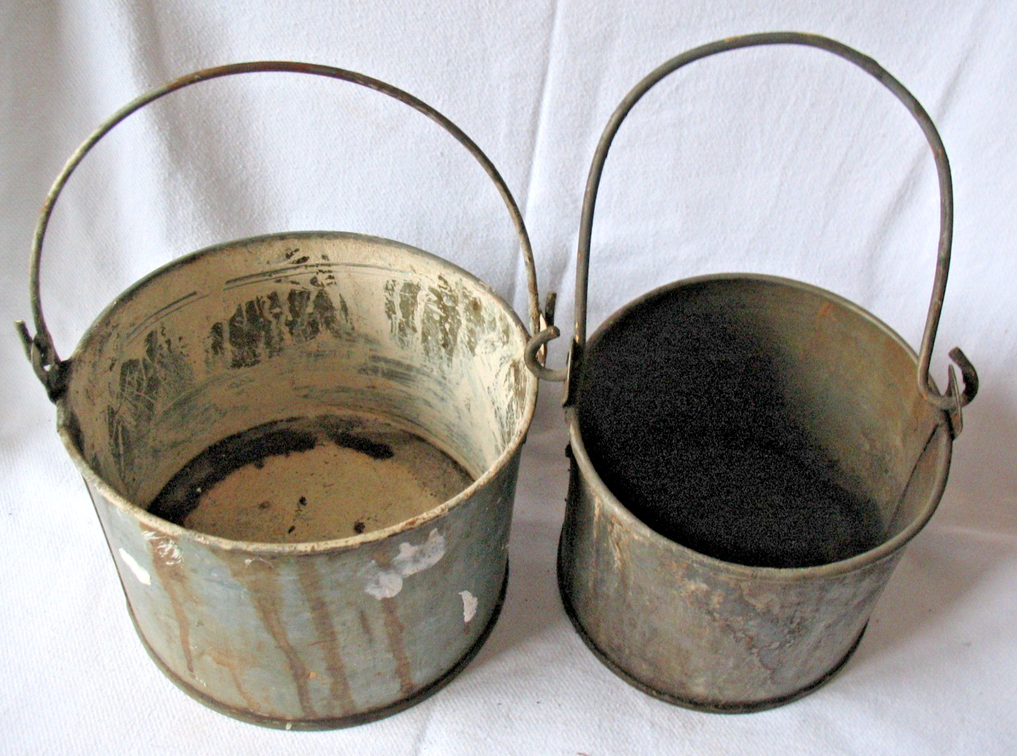 Pair old vintage Painter Decorators Metal Paint Pot Kettles with carry handles