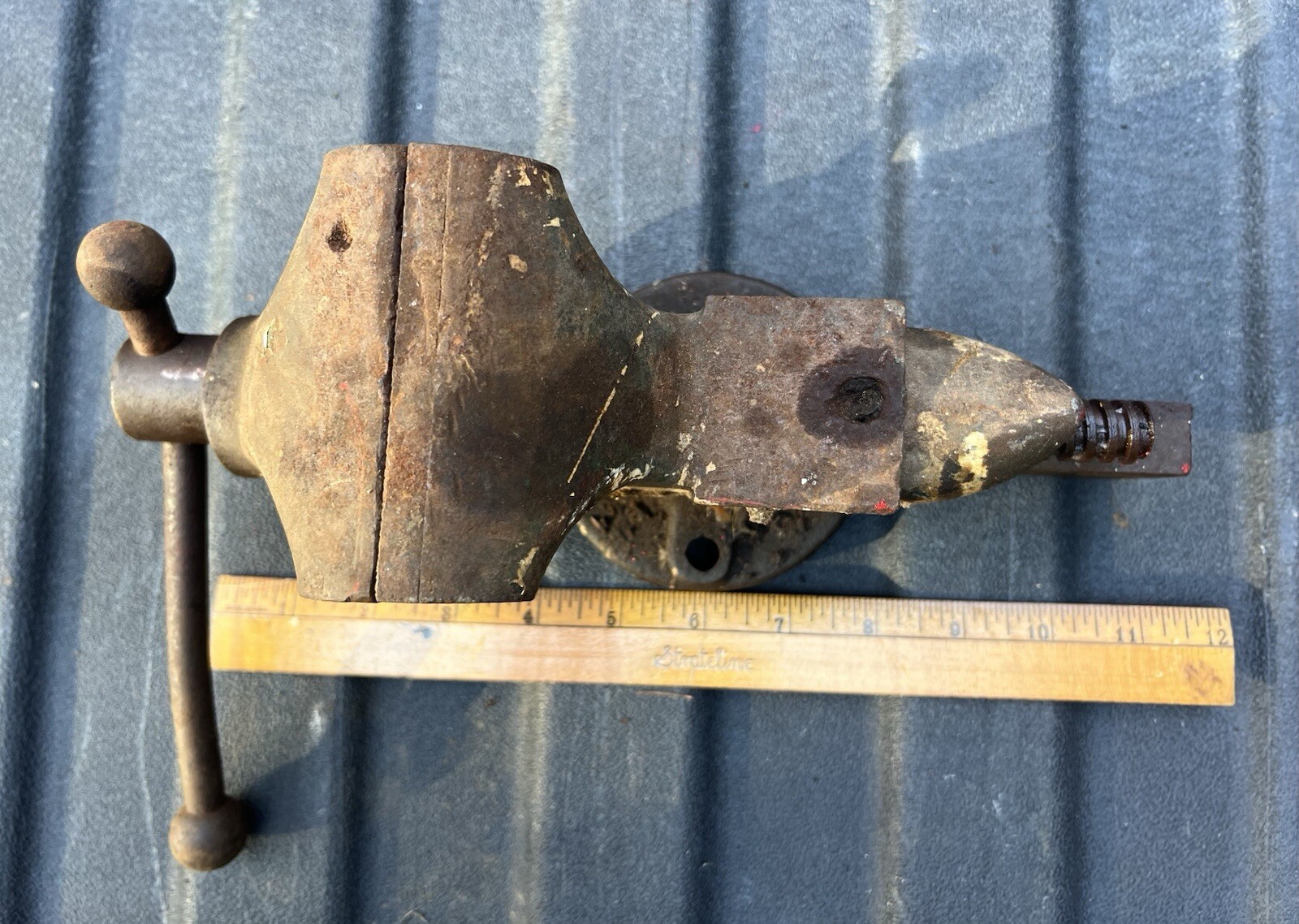 Rare Vintage Hollands “H 3 1/2″ bench vise & anvil w/3 1/2” jaws – collectible
