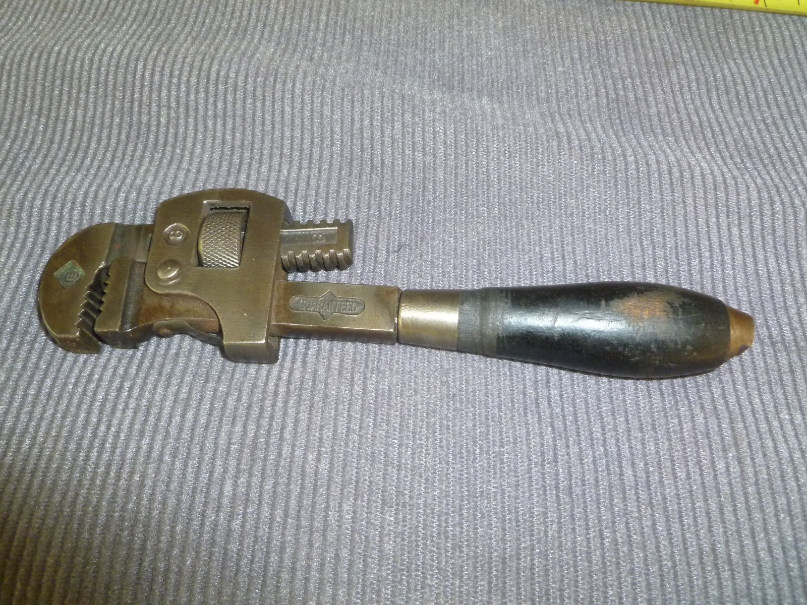 ANTIQUE STILLSON 8″ ADJ. PIPE WRENCH W/ WOOD HANDLE (HUDSON FORGE CO. U.S. A.)