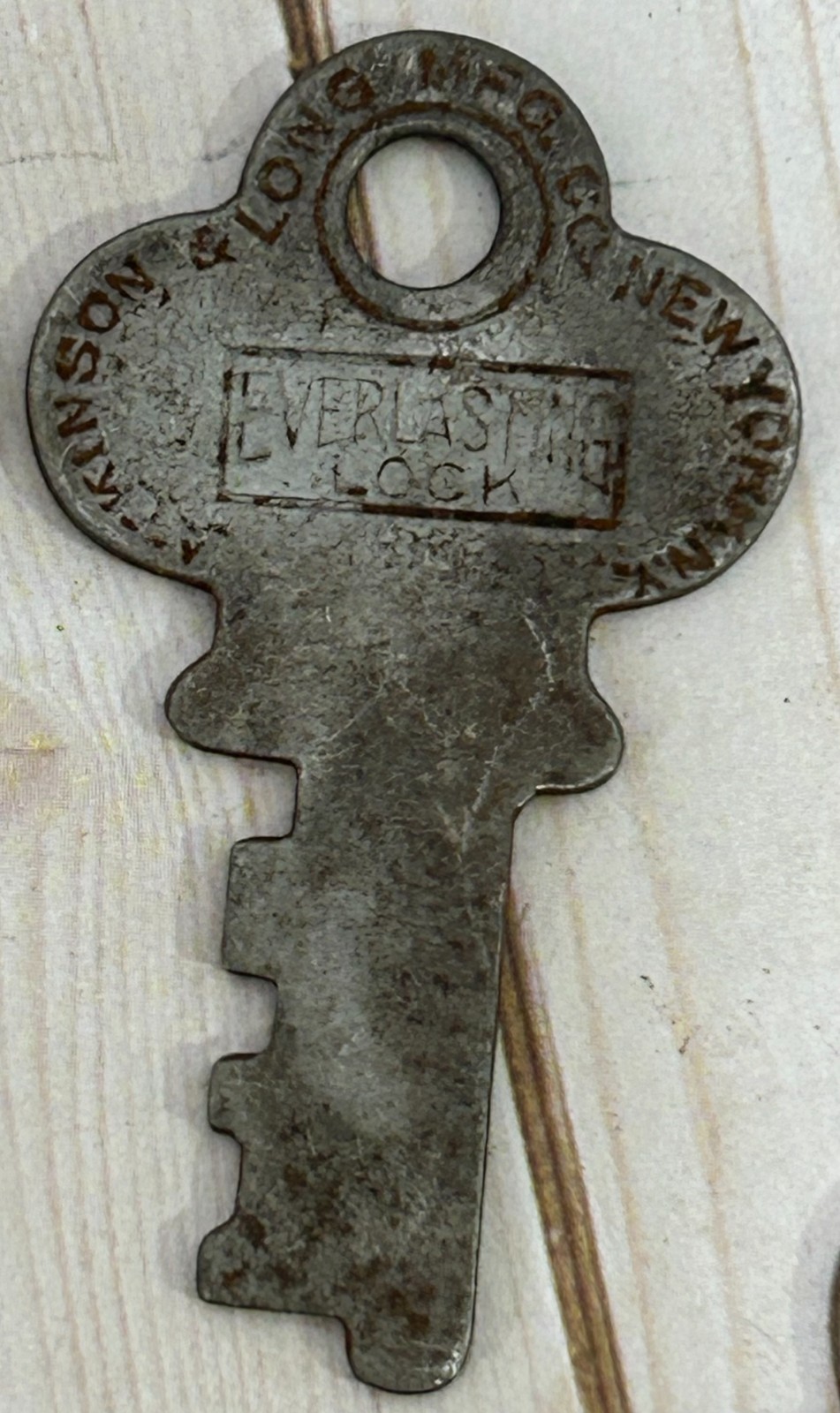 Lot of 8 Vintage Flat Skeleton Keys~L.L. Bates, Standard Electric, Everlasting +