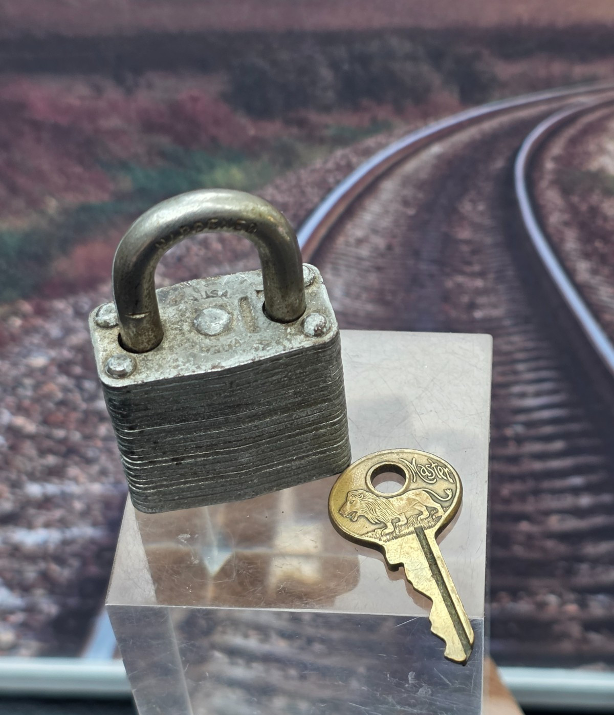 Vintage Master Lock padlock With Original Lion Key Works 2″T & 1.25″L