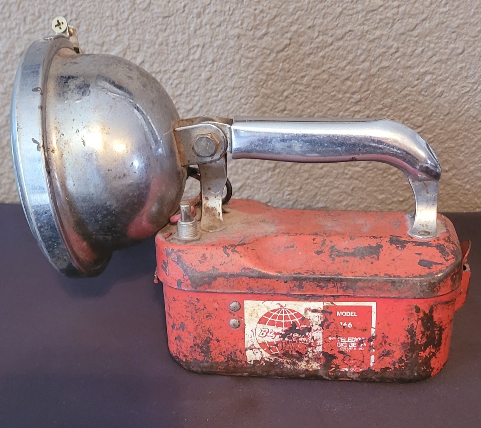 Teledyne Big Beam Model 166 lantern