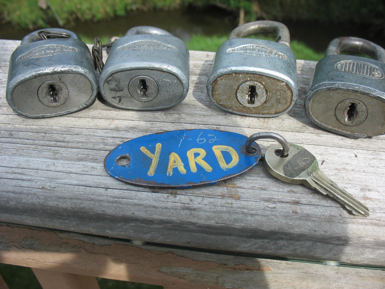 VTG. ILLINOIS PADLOCKS (4)THE SAME KEY) 1KEY ONLY