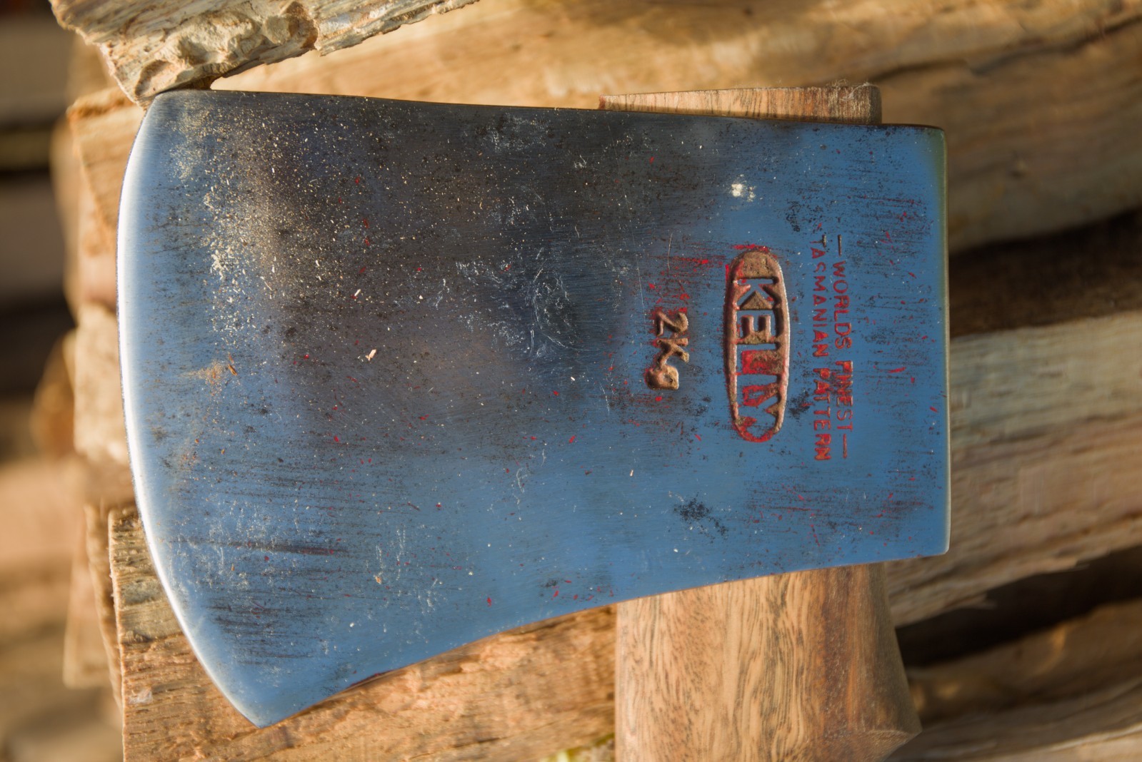 Kelly Wax 002 Tasmanian Axe – 2kg – Spotted Gum handle – BEAUTIFUL!