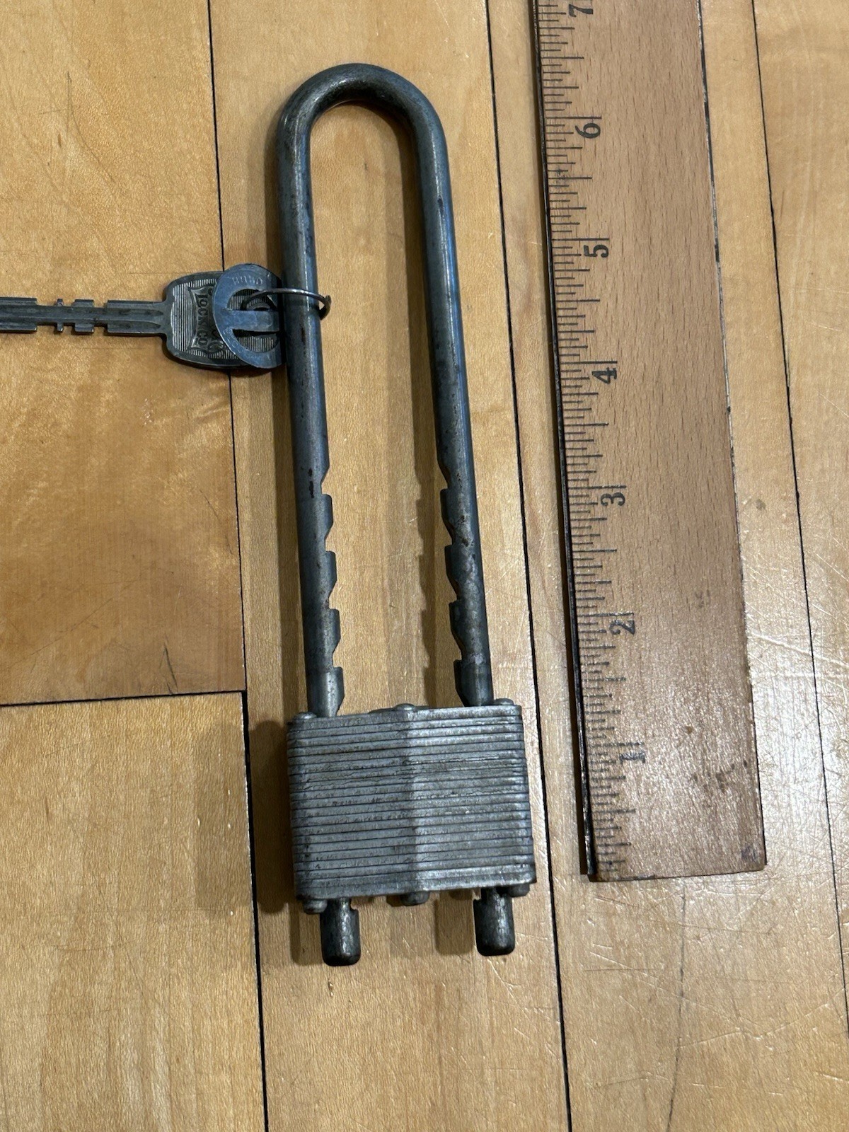 VTG Master Lock Co. Milwaukee Adjustable Long Shackle Padlock No. 495 w/Orig Key