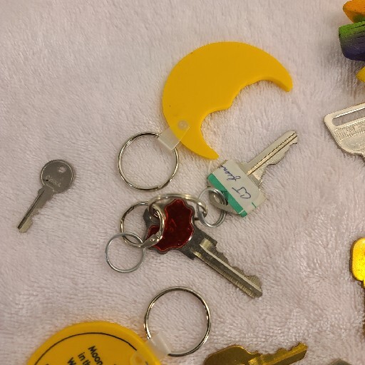 Vintage Mixed Lot Of 15+ Keys And Key Chains Of Various Sizes,Brands,Types,etc