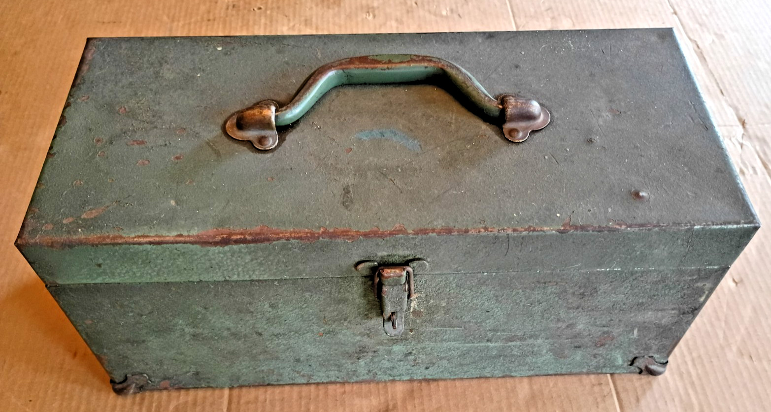 Vtg Kennedy Kits CS-16 Cantilever Tool/Tackle box in ‘olive-drab’ green. USA,