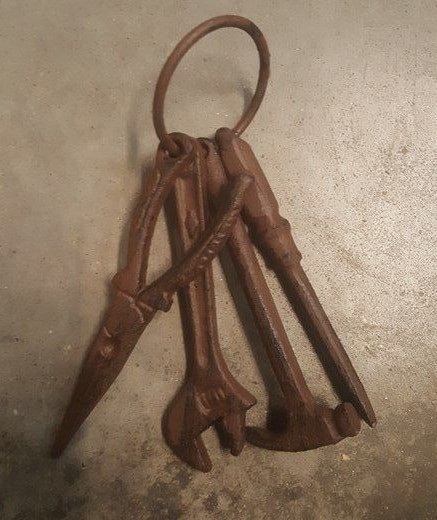 Set of 4 Cast Iron Tools on a Ring rustic brown finish home garden décor