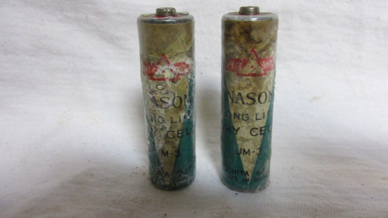 VINTAGE PANASONIC AA DRY CELL BATTERIES