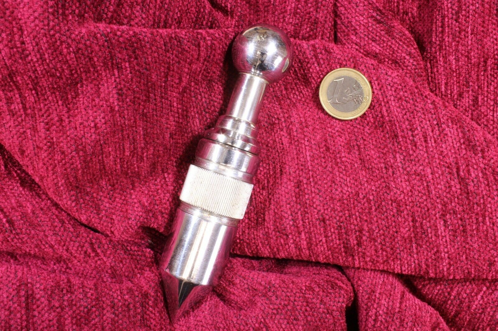 Nickel-plated iron construction plumb bob. Large thread Plumb bob nickel plated