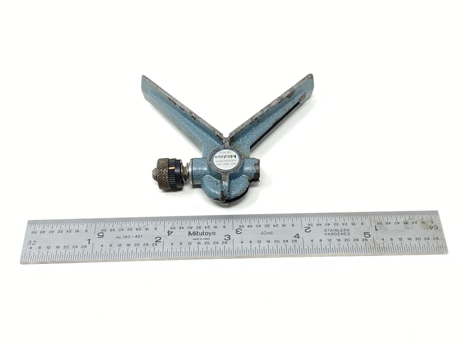 Mitutoyo No. 180-201 Small Center Finder Head & 6″ Stainless A Grad Scale