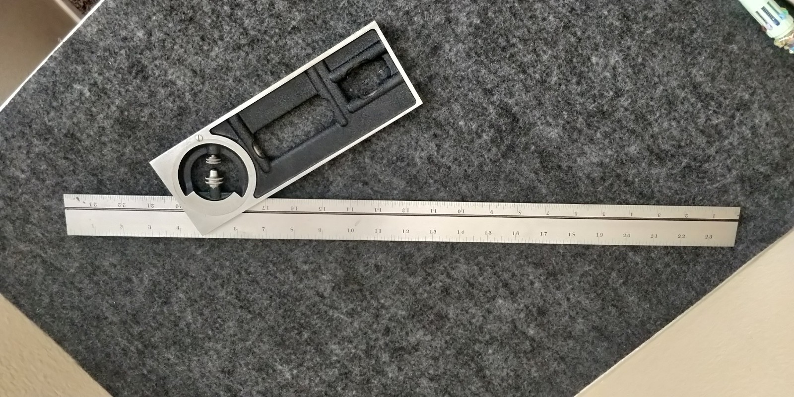 L.S. Starrett 439-24 Builders Tool in Box With 24″ Blade 4R Grad Made USA