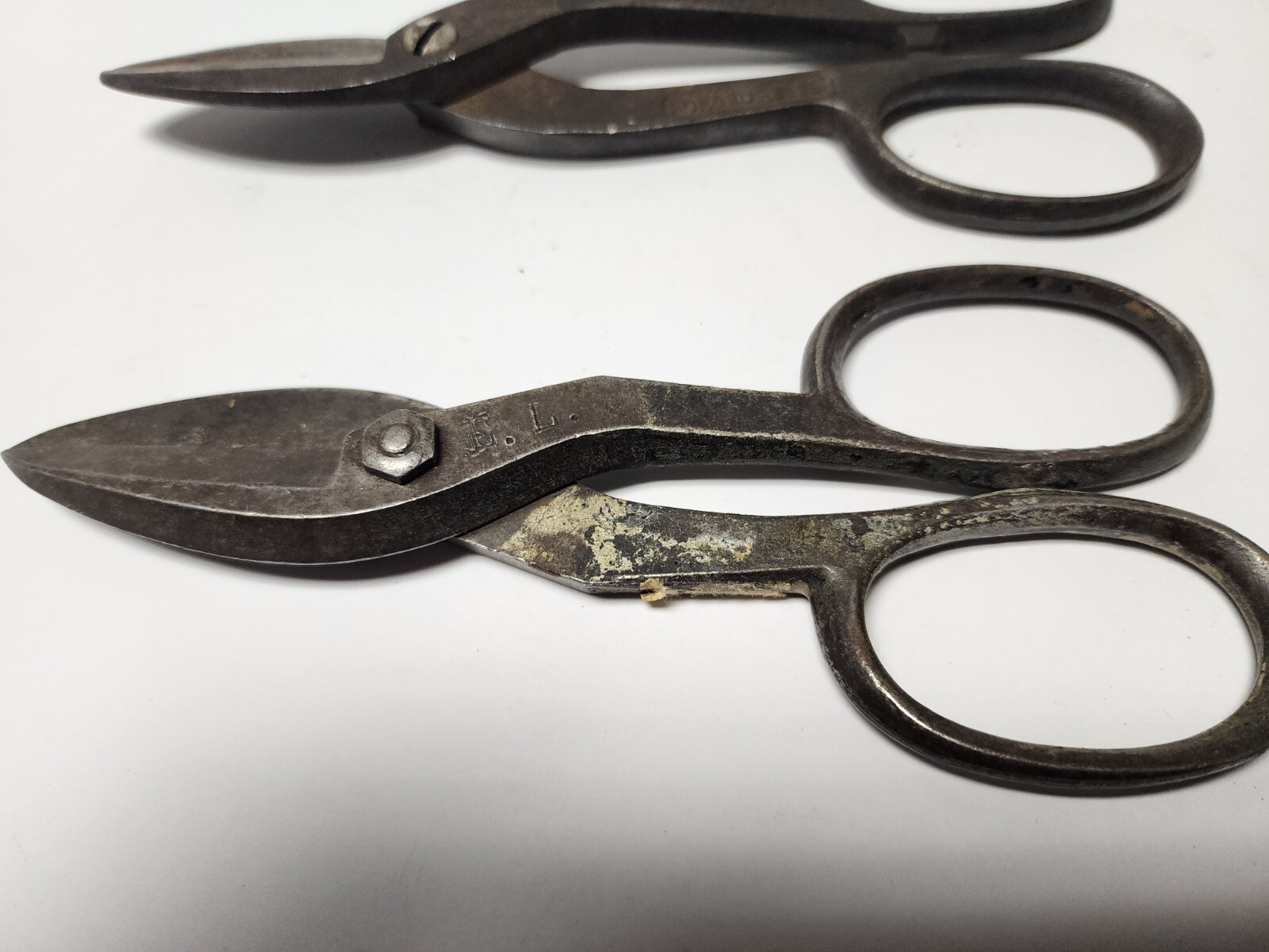 2 Pair of Vintage Tin Snips 1 Compton 7-1/2″ and 1 Essex 7″