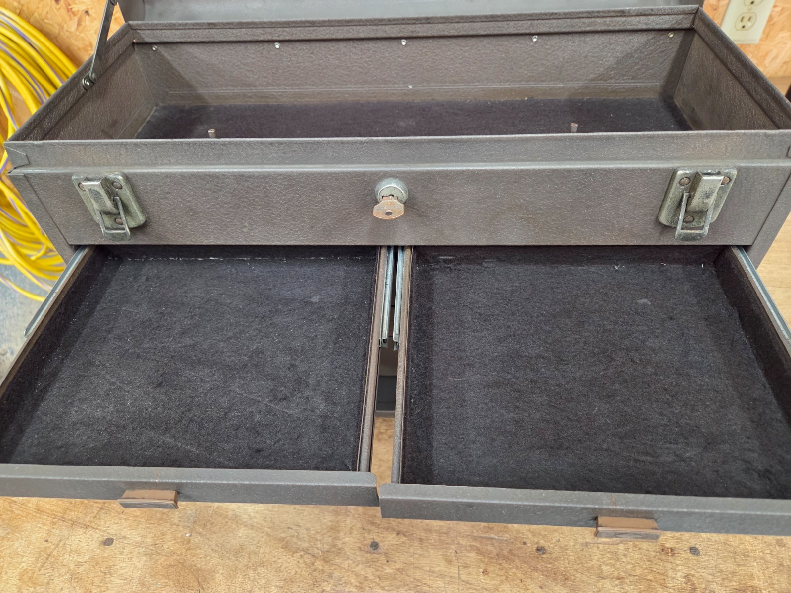 Kennedy 520 7-Drawer 20″ Machinists’ Tool Box, Felt Lined, Lock w/Key, USA Made