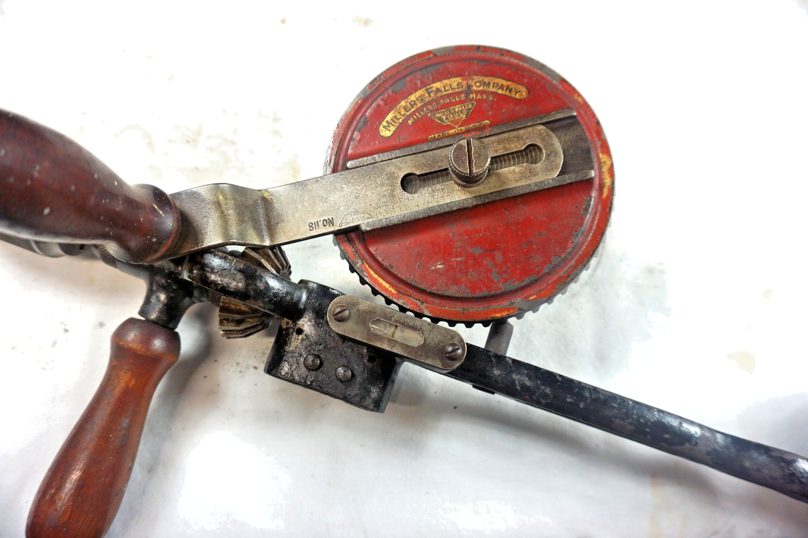 VINTAGE MILLERS FALLS CO. NO. 118 TWO-SPEED BREAST DRILL – W/ ORIGINAL LEVEL