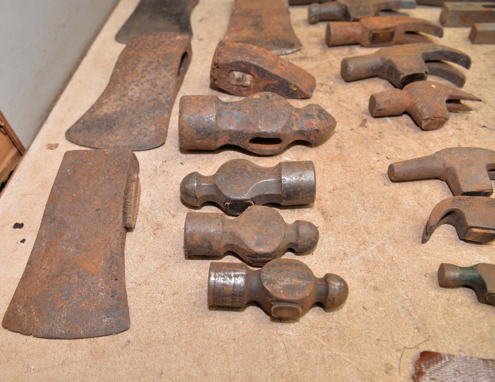 25 vintage axe hammer head claw pein & more blacksmith steel collectible lot A2