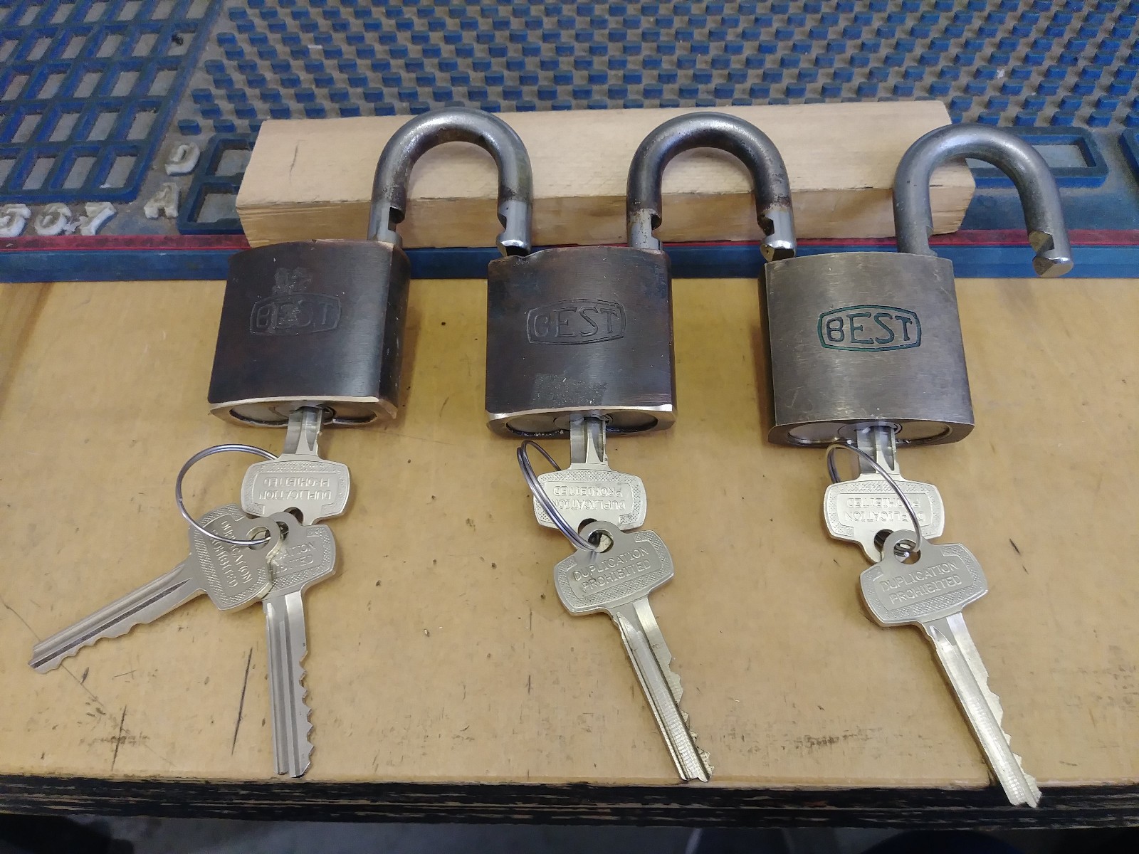 3 BEST SFIC padlocks keyed alike 2 keys each w/1 control A keyway 6 pin AA3