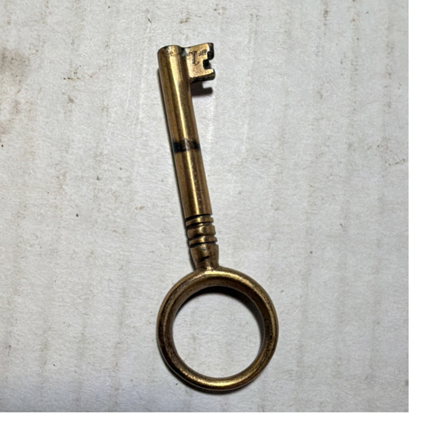 Brass Tone Skeleton Key with Round Ring Bow Handle Key