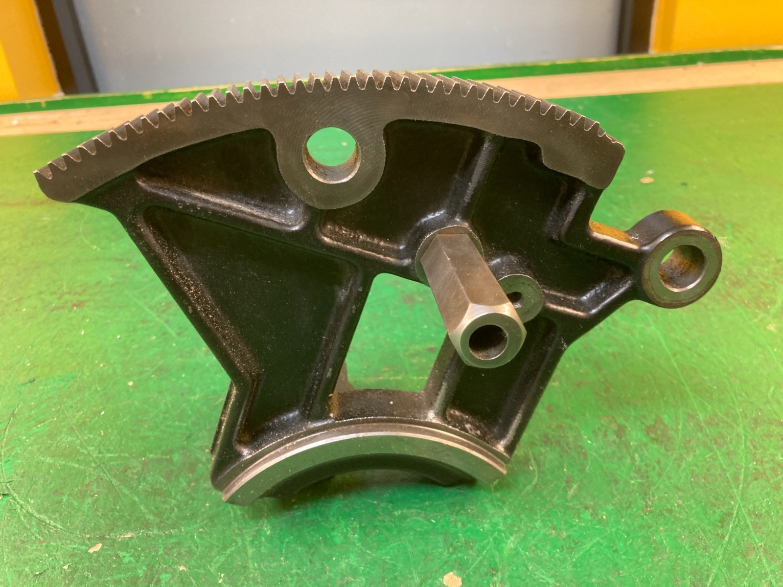 Delta 34-441 34-441 Table Saw 422-19-095-2001 Bevel Tilt Bracket Arbor