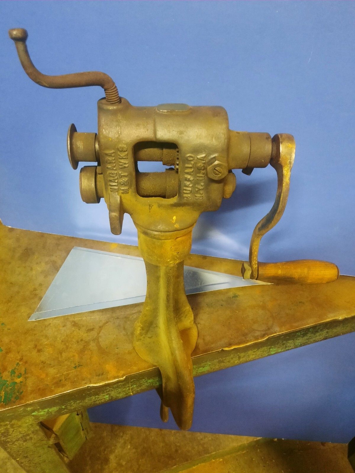 Vintage Niagara M&T WKS No. 41719 Metal Turning Machine With Stand