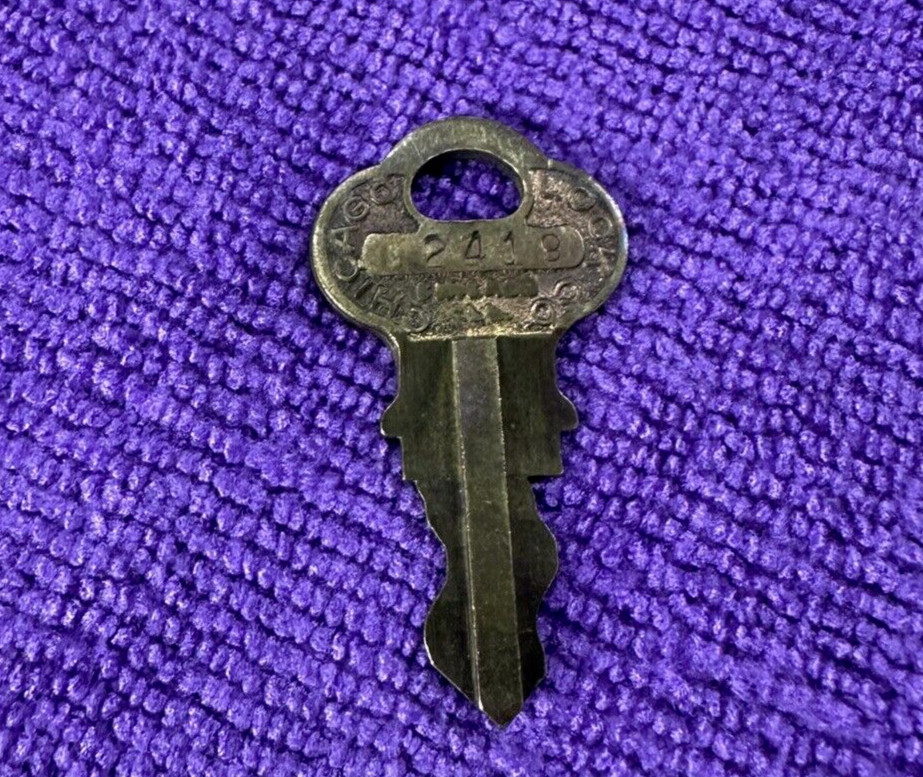 Vintage Chicago Lock Co No 2419 Vending Machine Padlock Key Brass
