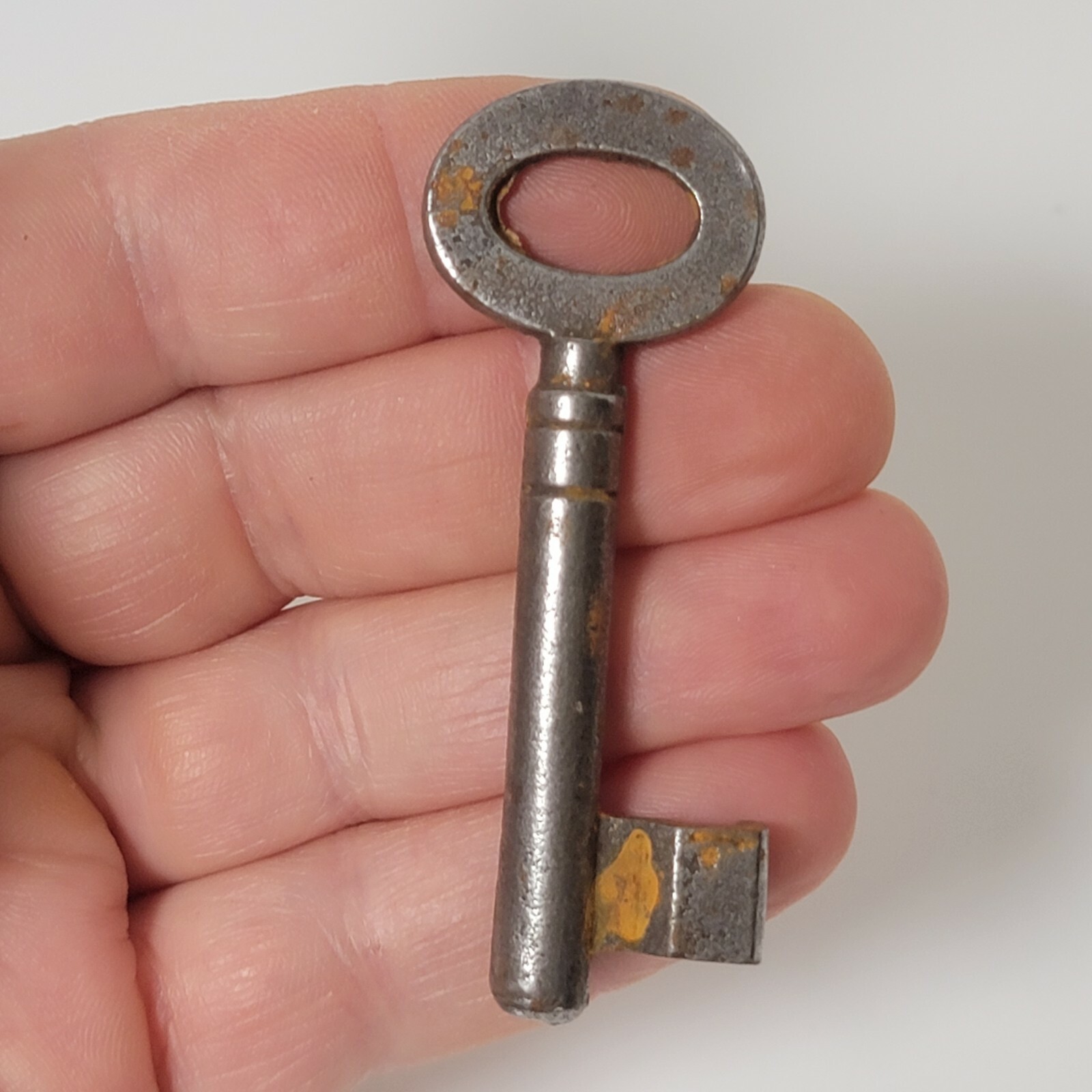 Vintage Unique Bit Solid Barrel Antique Skeleton Key Approx 2 5/8″ Long Steel