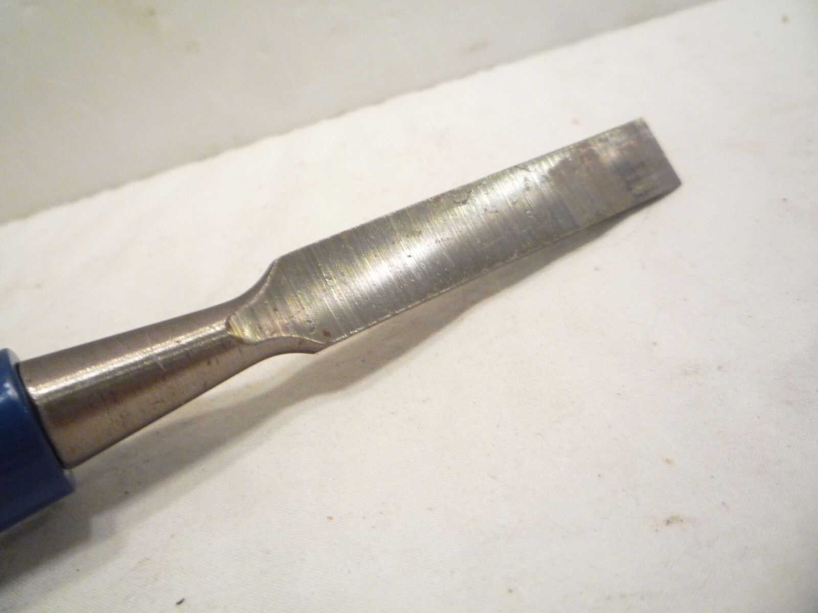 SERVESS Italy 1/2″ Bevel Edge Chisel – Yellow & Blue handle -7″ long – A Beauty!
