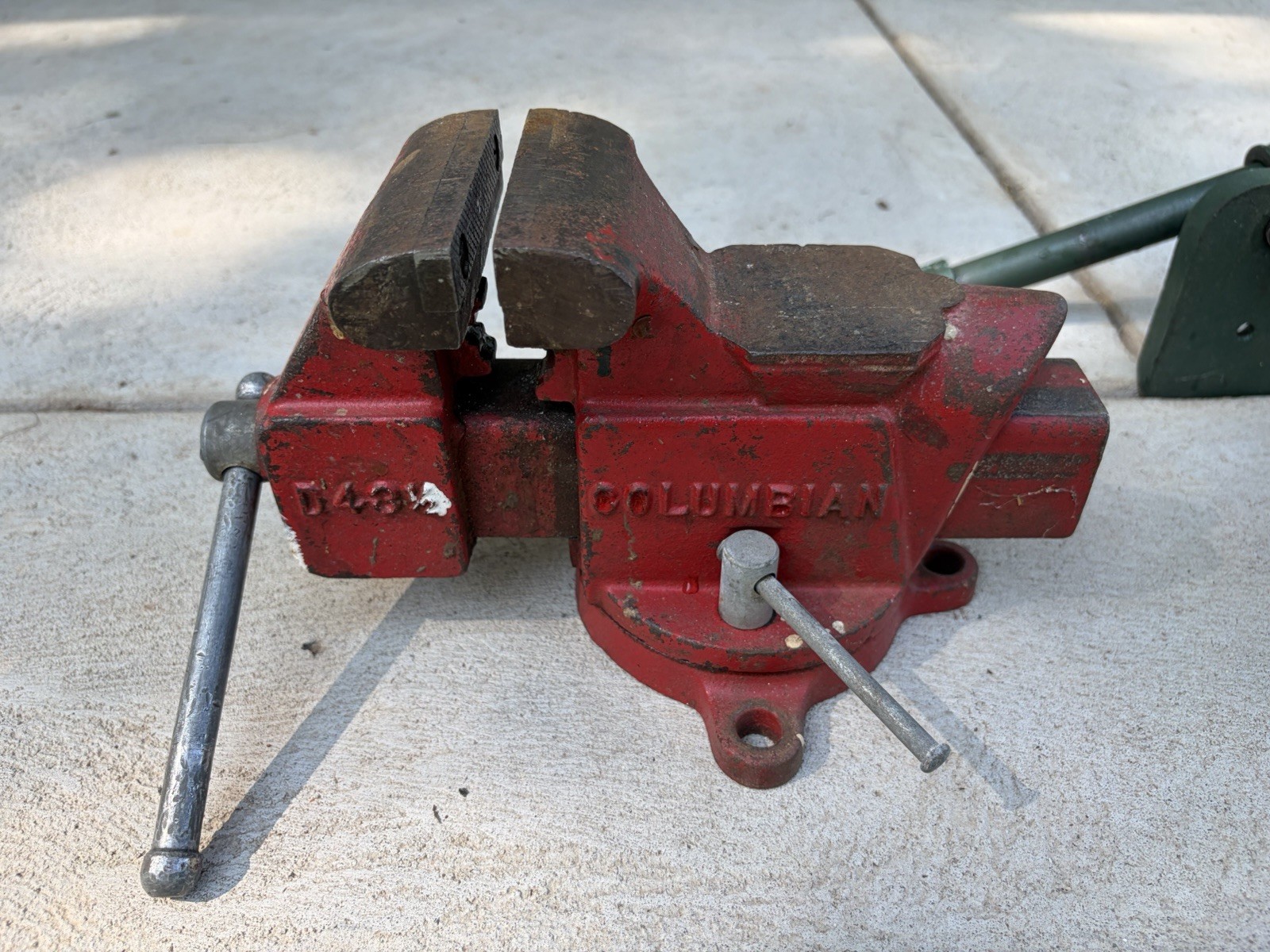 Vintage Columbian No. 03 1/2 M2 Swivel Anvil Bench Vise 3-1/2″ Jaws