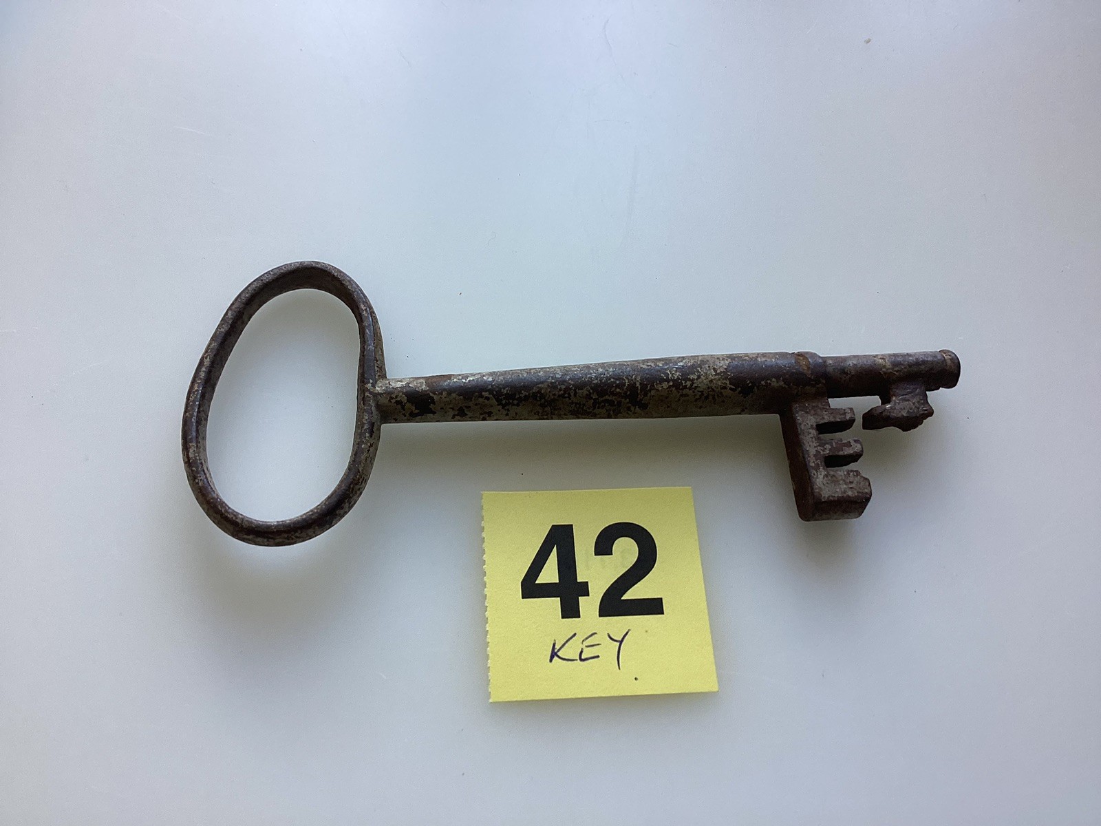 VERY LARGE ANTIQUE RUSTY DISTINCTIVE IRON KEY FROM 18th /19th CENTURY (KEY 42)