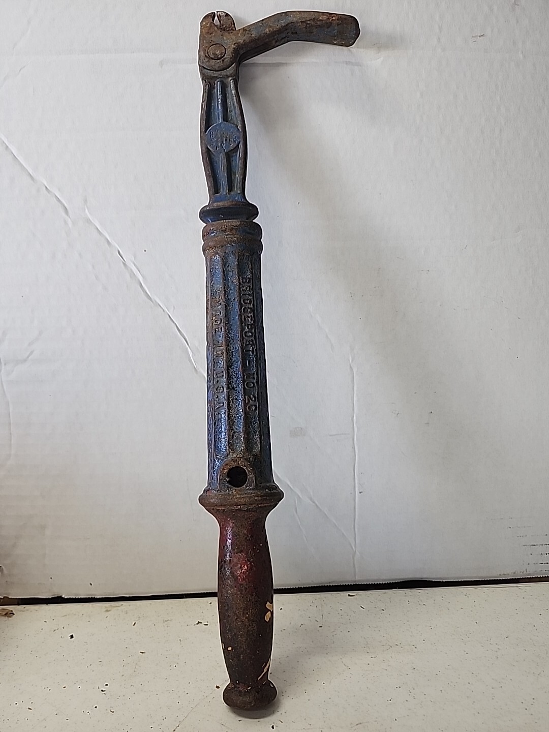 Bridgeport Hardware MFG Corp No. 56 Suregrip Nail Puller USA. Free Shipping