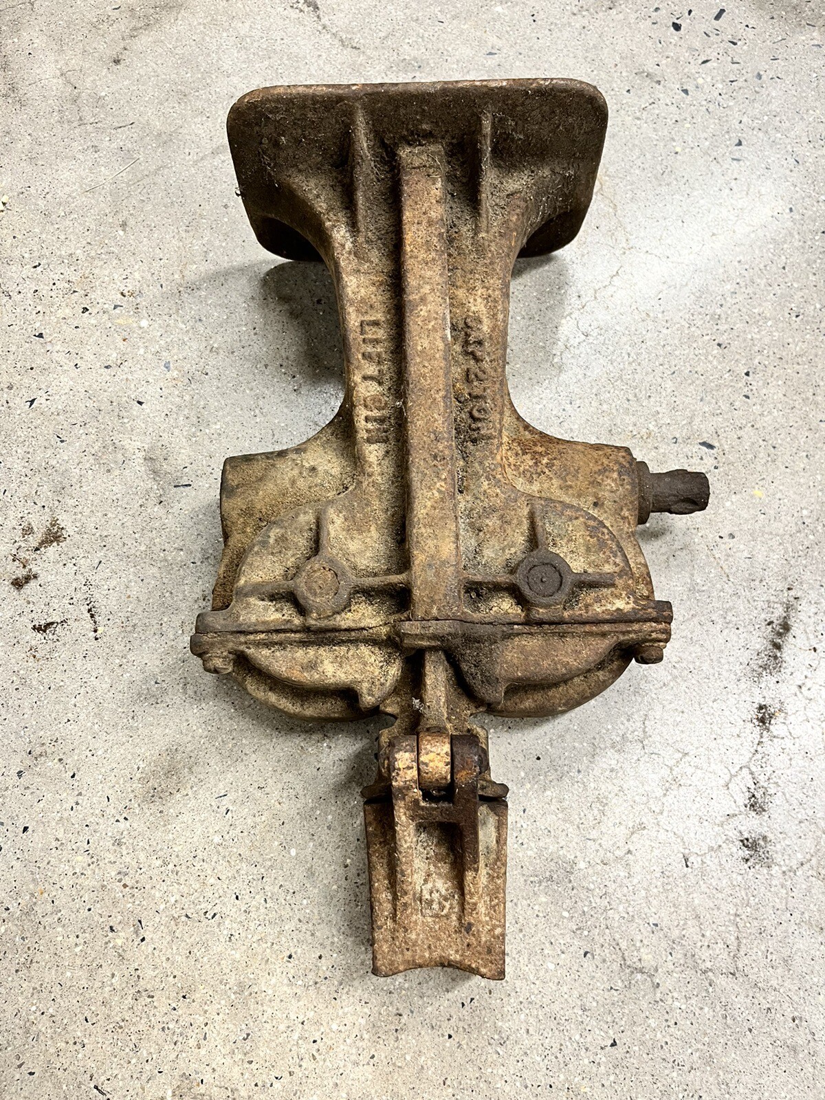 2 Vintage Car Jacks Antique Heavy Duty Rees No 8 & Dreadnaut Twin Lift No. 37