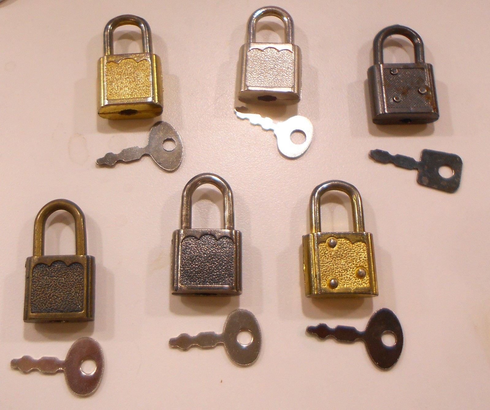6 Little Working Padlocks With Their Keys -Locks Measure 1 1/4″ x 3/4″